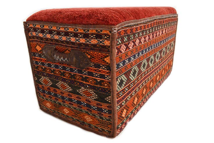 Detail image of 1' 6 x 3' Hand Knotted Furniture Trunk