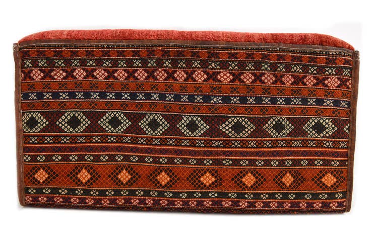 Detail image of 1' 6 x 3' Hand Knotted Furniture Trunk