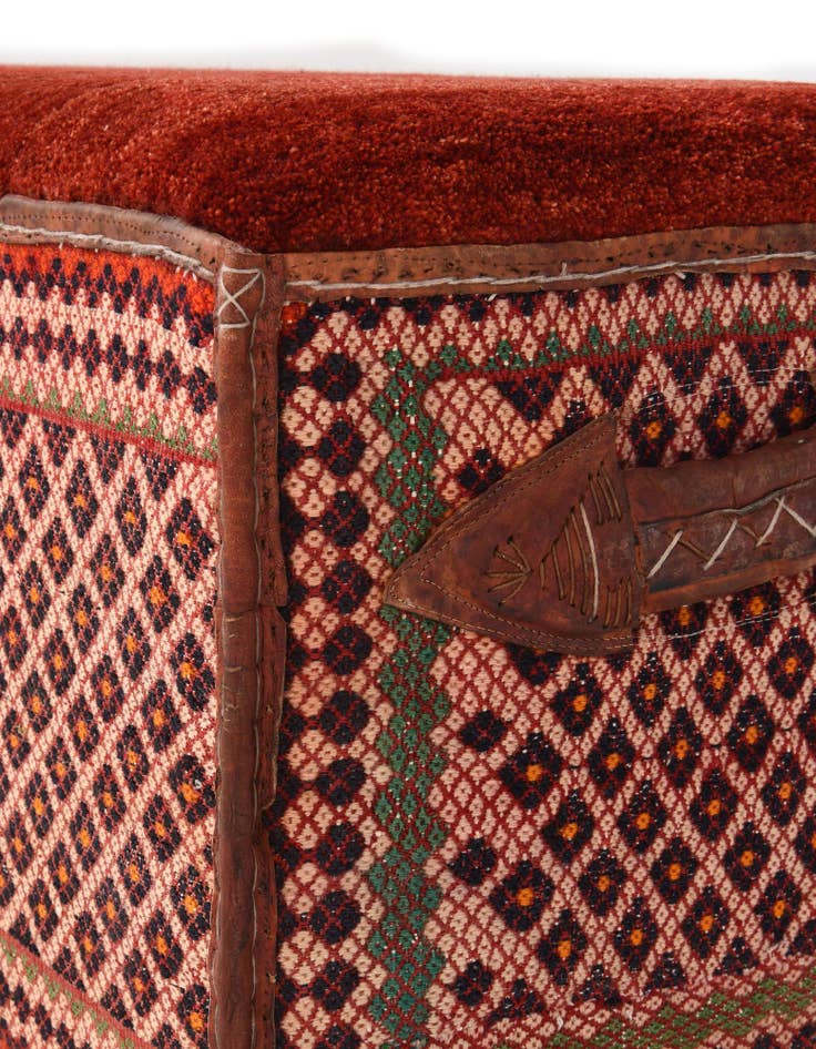 Detail image of 1' 4 x 3' Hand Knotted Furniture Trunk