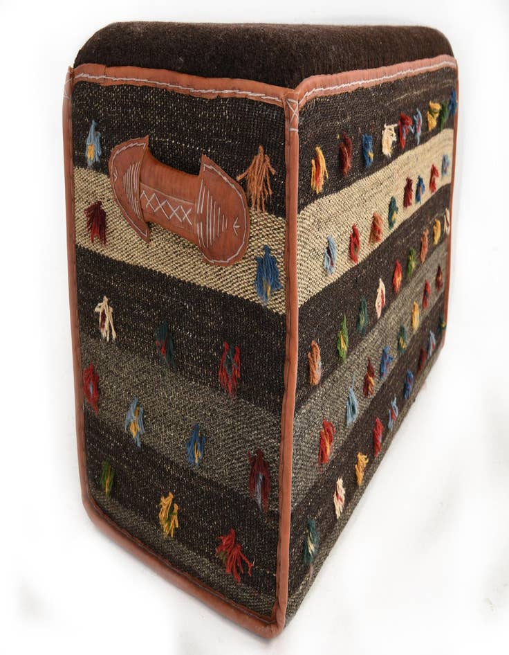 Detail image of 1' 6 x 3' 4 Hand Knotted Furniture Trunk