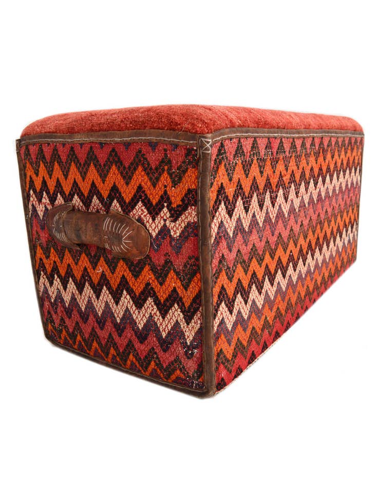 Detail image of 1' 6 x 3' Hand Knotted Furniture Trunk