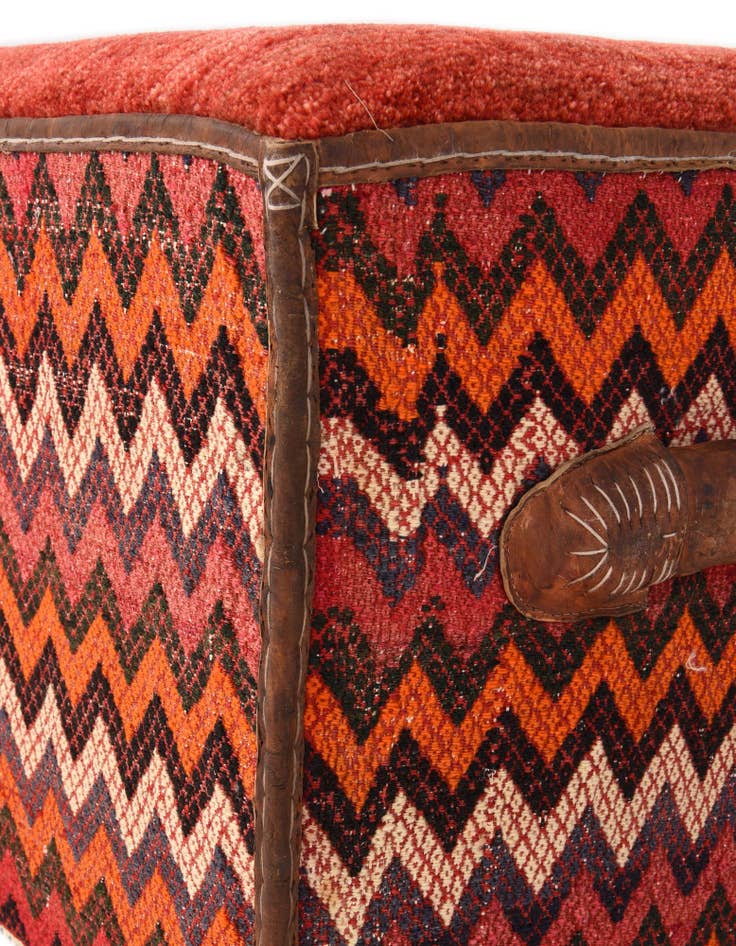 Detail image of 1' 6 x 3' Hand Knotted Furniture Trunk