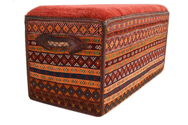 Detail image of 1' 6 x 3' Hand Knotted Furniture Trunk