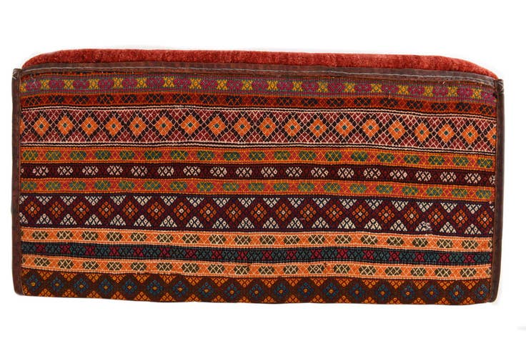 Detail image of 1' 6 x 3' Hand Knotted Furniture Trunk