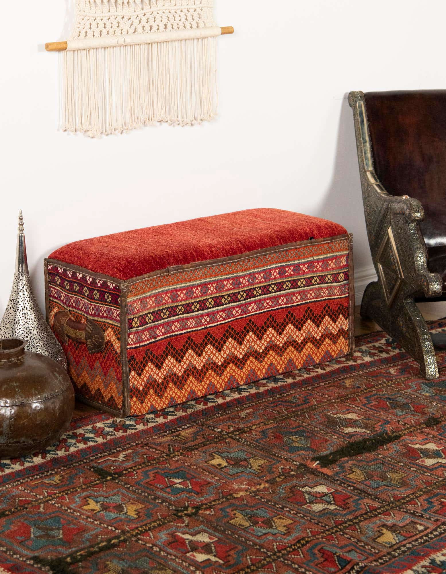 Primary image 1' 5 x 3' Hand Knotted Furniture Trunk