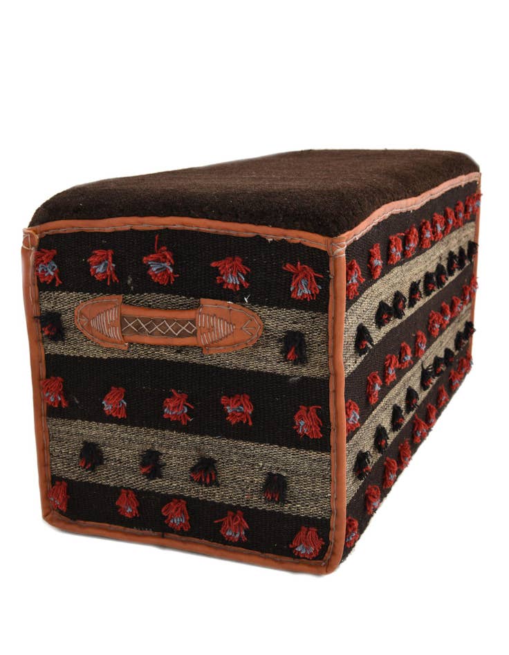 Detail image of 1' 6 x 3' 3 Hand Knotted Furniture Trunk