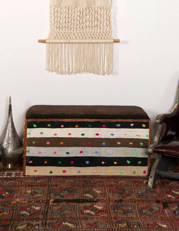 Detail image of 1' 7 x 3' 5 Hand Knotted Furniture Trunk