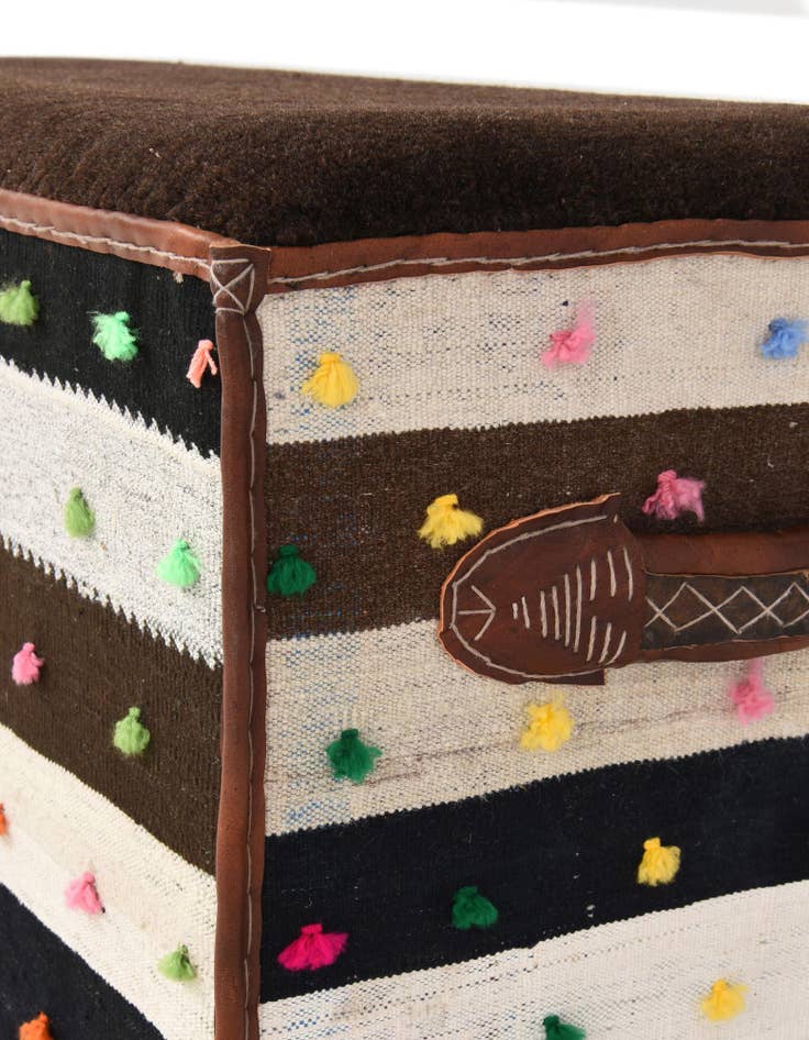 Detail image of 1' 7 x 3' 5 Hand Knotted Furniture Trunk