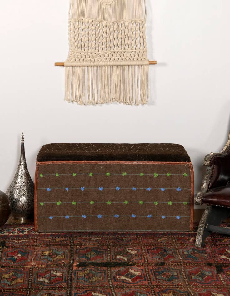 Detail image of 1' 6 x 3' 5 Hand Knotted Furniture Trunk