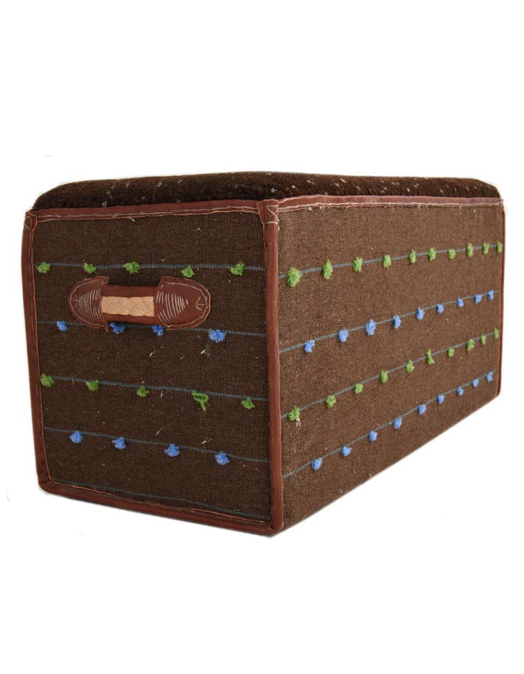 Detail image of 1' 6 x 3' 5 Hand Knotted Furniture Trunk