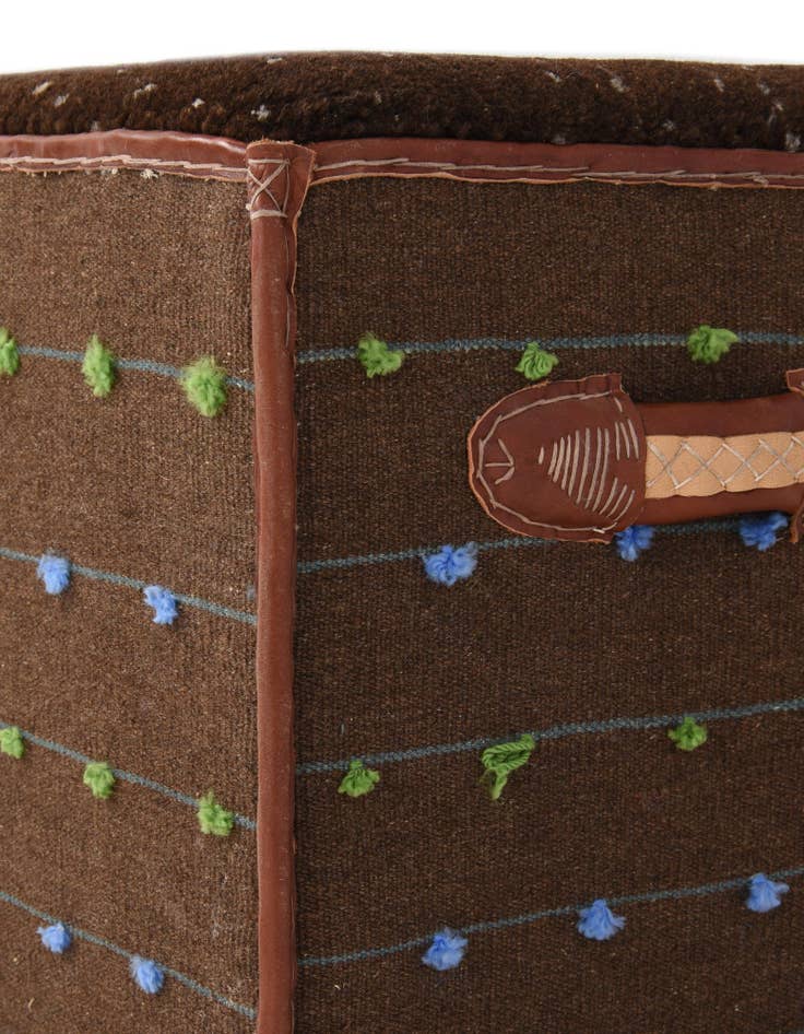 Detail image of 1' 6 x 3' 5 Hand Knotted Furniture Trunk