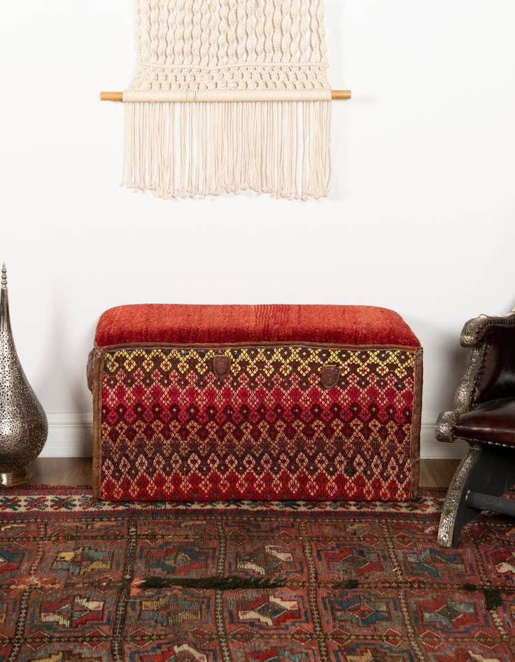 Detail image of 1' 6 x 2' 10 Hand Knotted Furniture Trunk