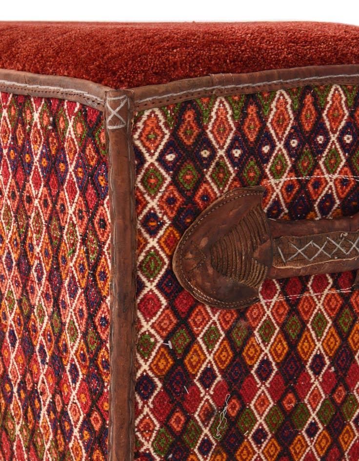 Detail image of 1' 4 x 3' Hand Knotted Furniture Trunk