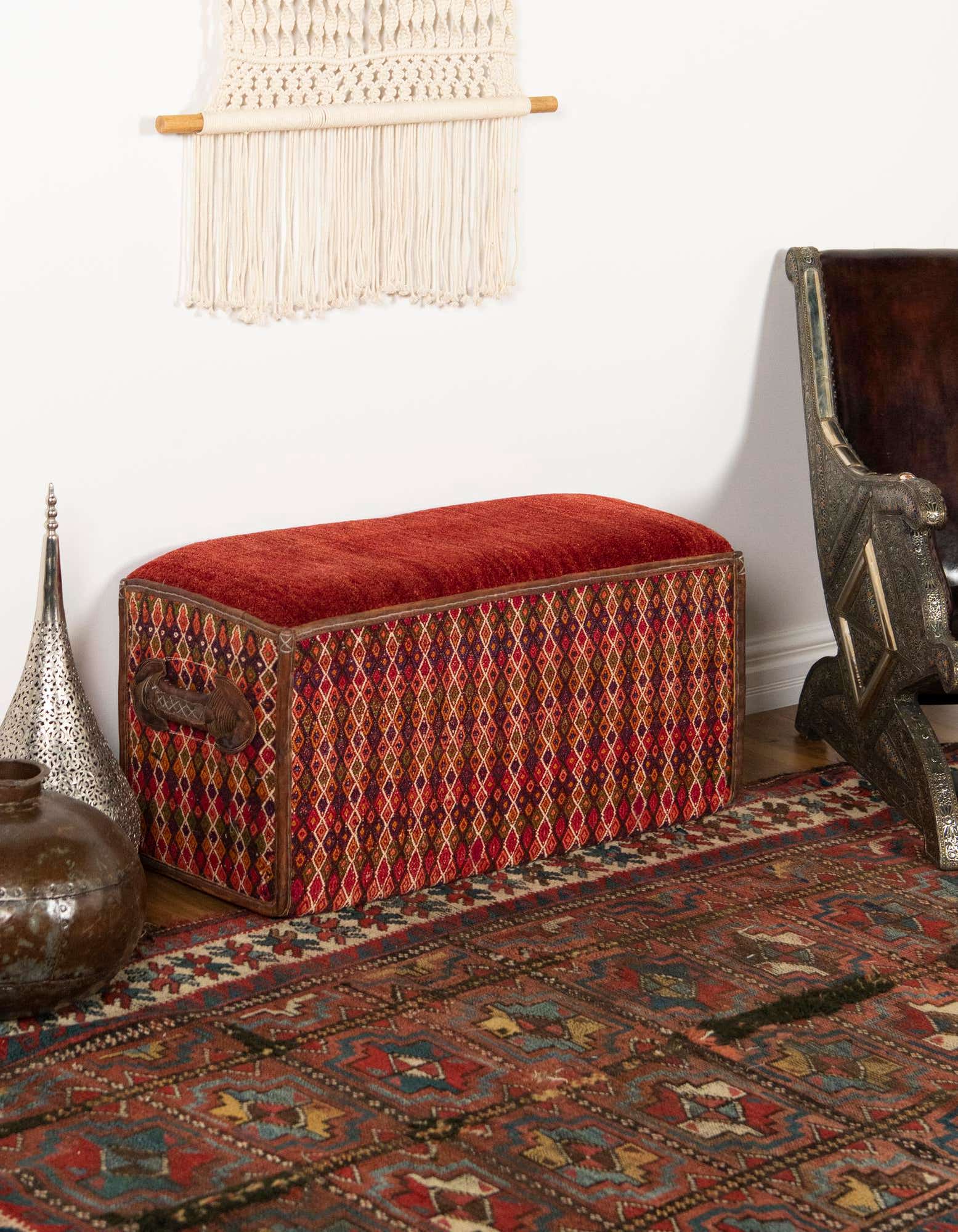 1' 4 x 3' Hand Knotted Furniture Trunk