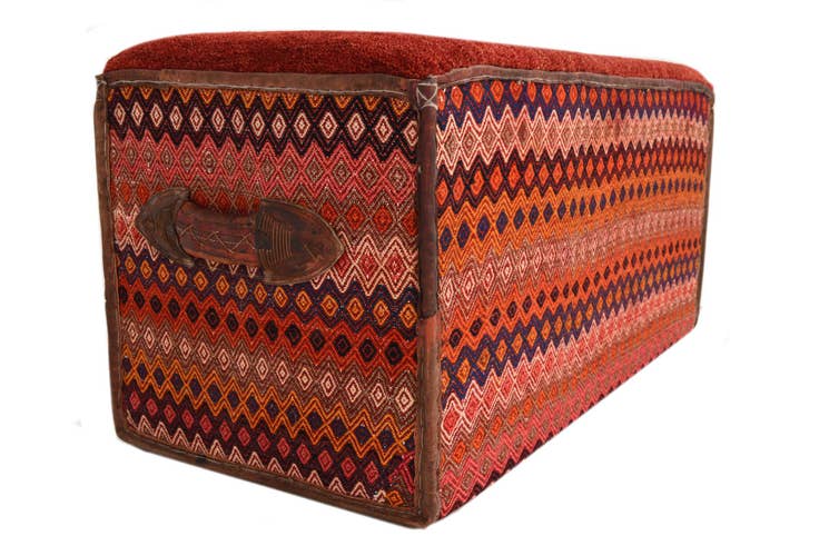 Detail image of 1' 7 x 3' 2 Hand Knotted Furniture Trunk