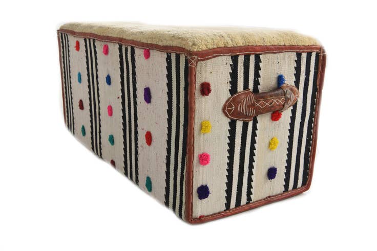 Detail image of 1' 6 x 3' Hand Knotted Furniture Trunk