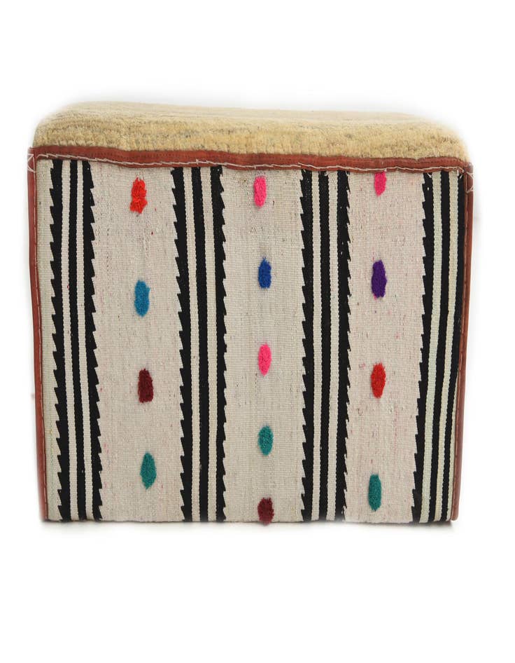 Detail image of 1' 6 x 3' Hand Knotted Furniture Trunk