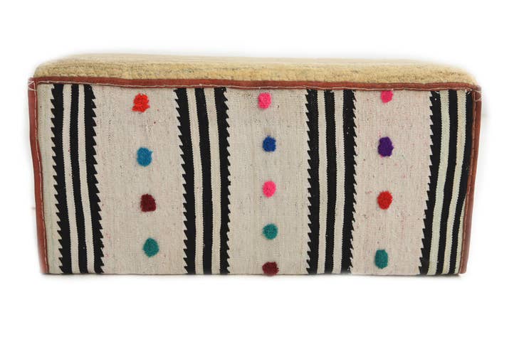 Detail image of 1' 6 x 3' Hand Knotted Furniture Trunk