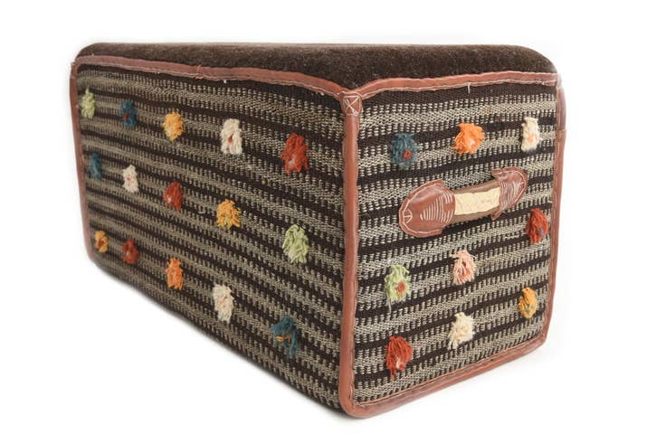 Detail image of 1' 7 x 3' Hand Knotted Furniture Trunk