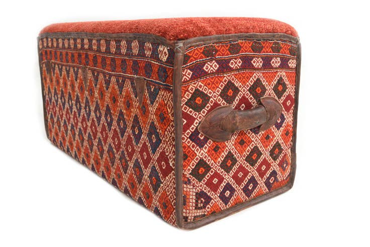 Detail image of 1' 6 x 3' 1 Hand Knotted Furniture Trunk