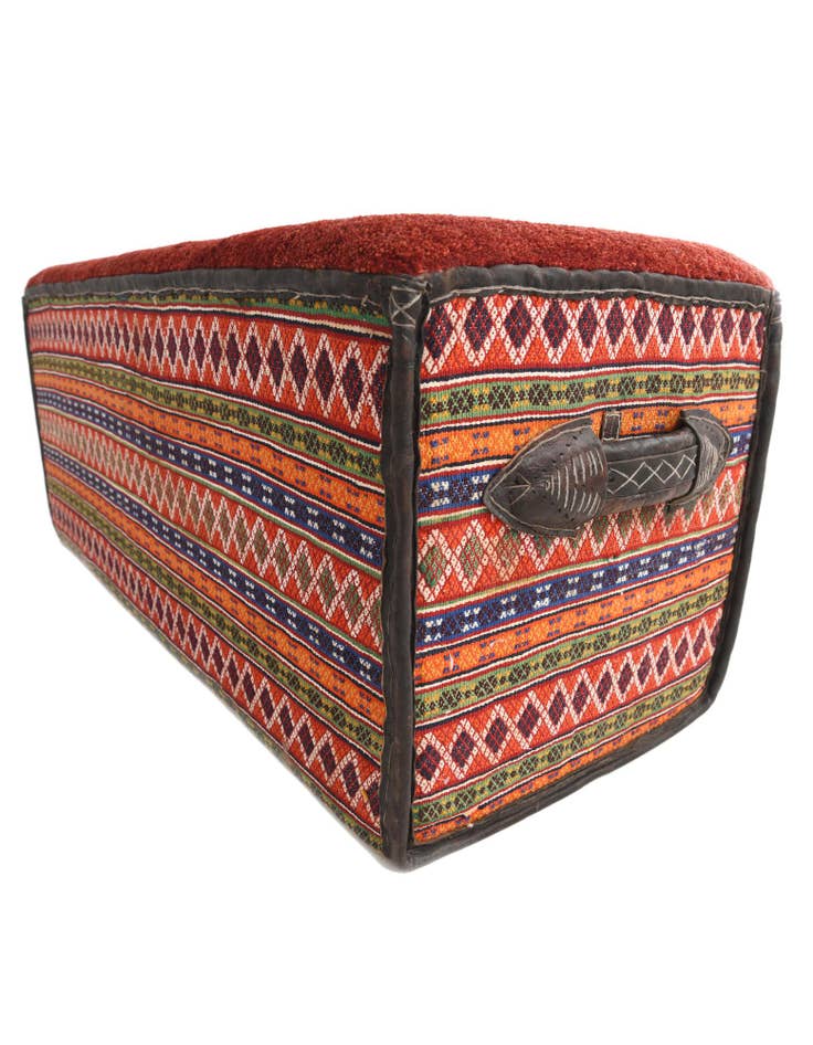 Detail image of 1' 7 x 3' 8 Hand Knotted Furniture Trunk