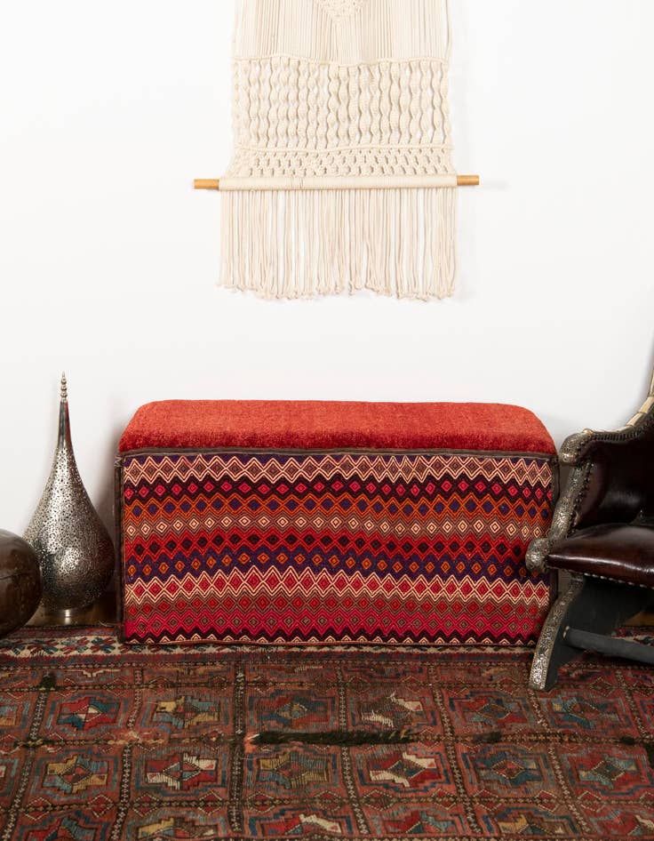 Detail image of 1' 6 x 3' 5 Hand Knotted Furniture Trunk