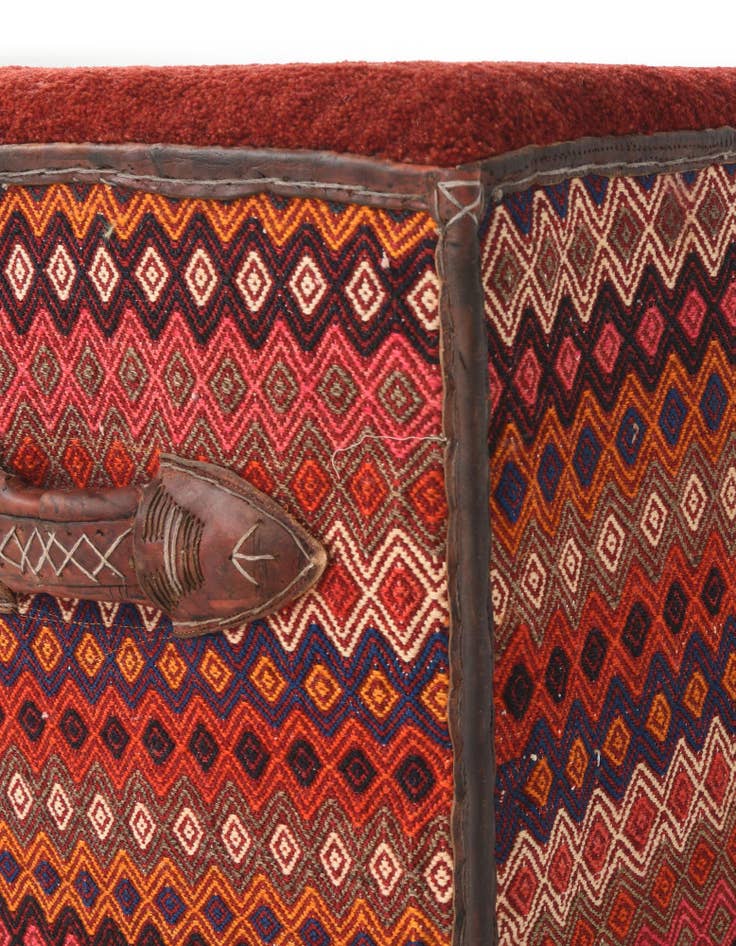 Detail image of 1' 6 x 3' 5 Hand Knotted Furniture Trunk