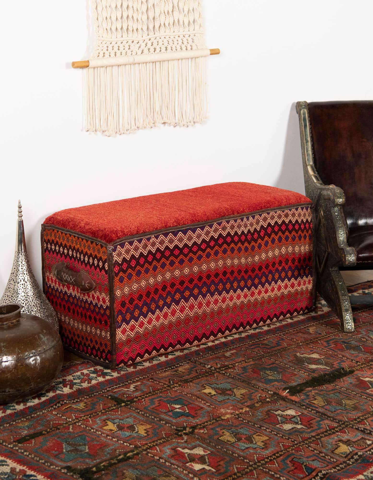 Primary image 1' 6 x 3' 5 Hand Knotted Furniture Trunk