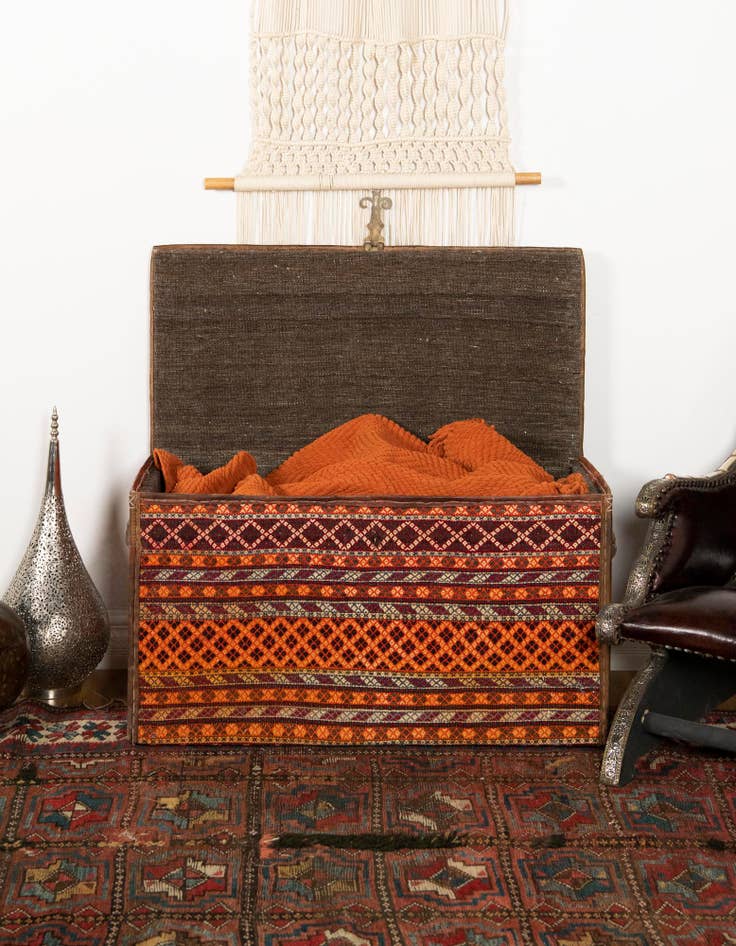 Detail image of 1' 7 x 3' Hand Knotted Furniture Trunk