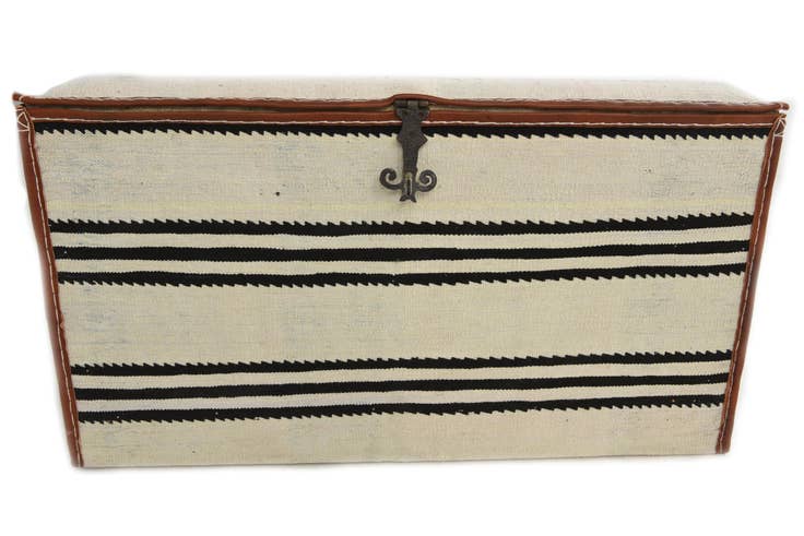 Detail image of 1' 7 x 3' 1 Hand Knotted Furniture Trunk