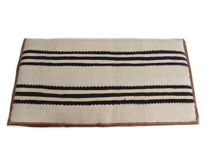 Detail image of 1' 7 x 3' 1 Hand Knotted Furniture Trunk