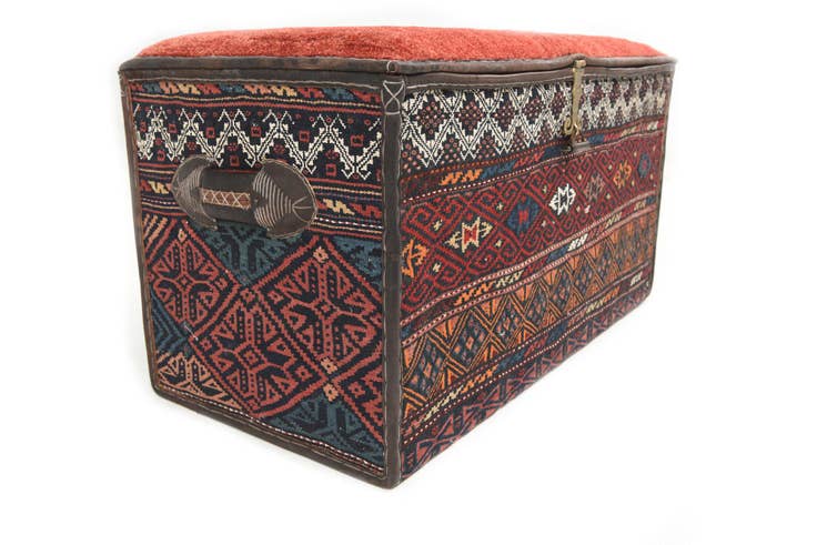 Detail image of 1' 8 x 3' Hand Knotted Furniture Trunk
