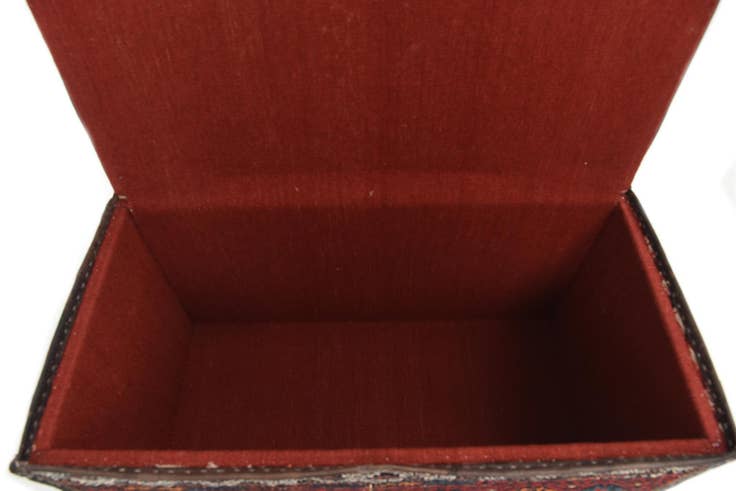 Detail image of 1' 8 x 3' Hand Knotted Furniture Trunk