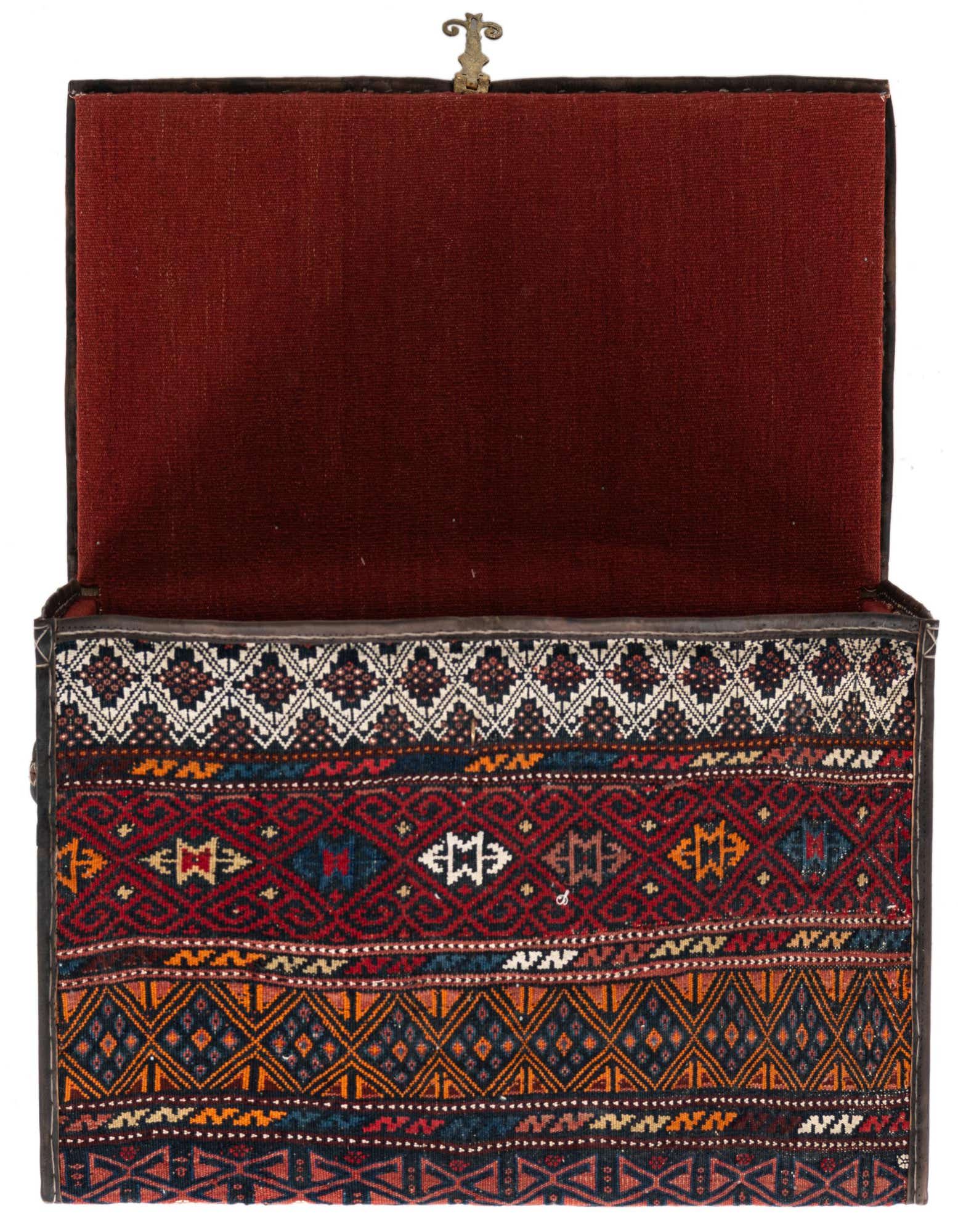 Primary image 1' 8 x 3' Hand Knotted Furniture Trunk