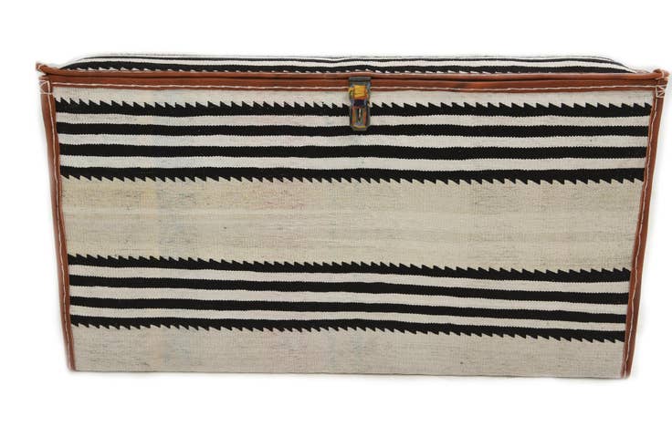 Detail image of 1' 7 x 3' Hand Knotted Furniture Trunk