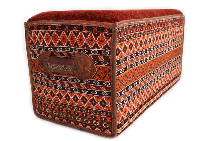 Detail image of 1' 6 x 3' 2 Hand Knotted Furniture Trunk