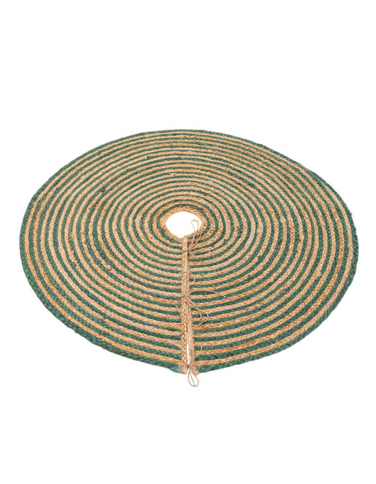 Detail image of 3' 2 x 3' 2 Hand Braided Christmas Tree Skirt