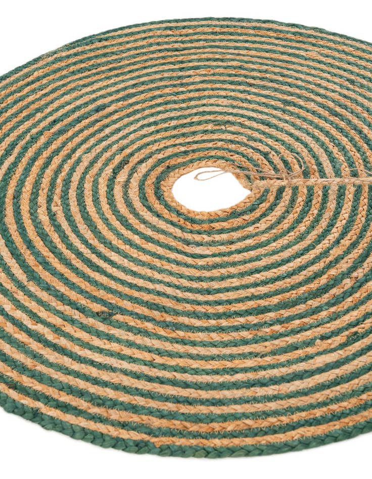 Detail image of 3' 2 x 3' 2 Hand Braided Christmas Tree Skirt