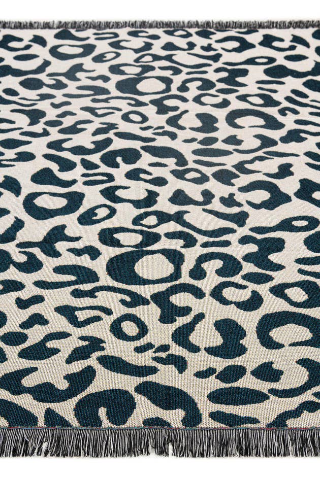 Detail image of 4' x 5' 9 Throw Blanket