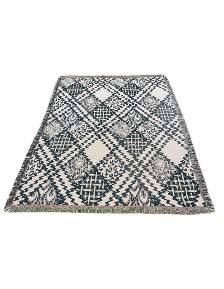 125cm x 180cm Throw Blanket