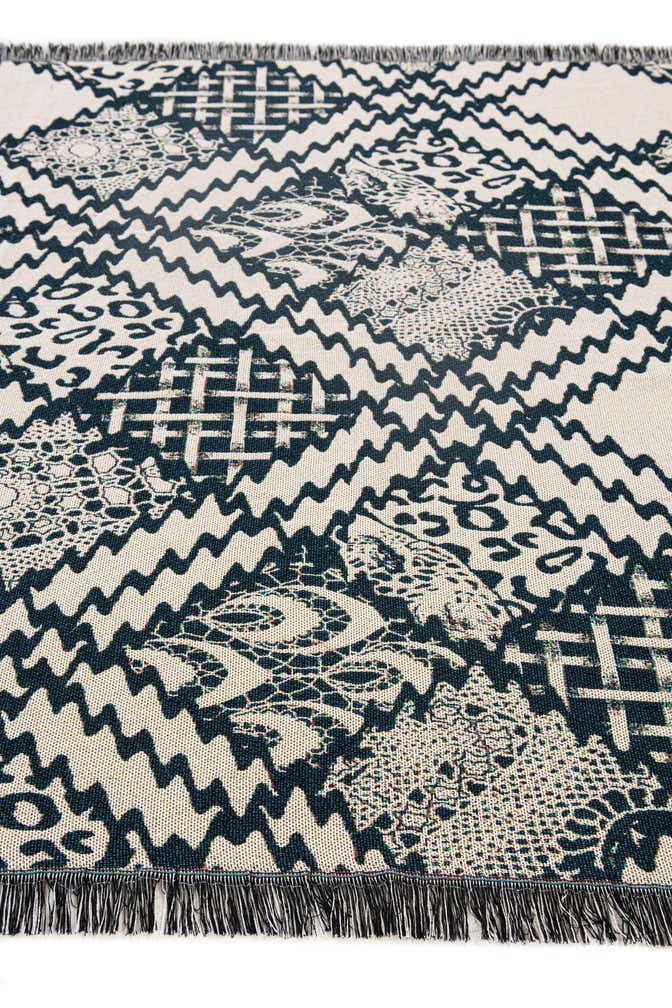 125cm x 180cm Throw Blanket