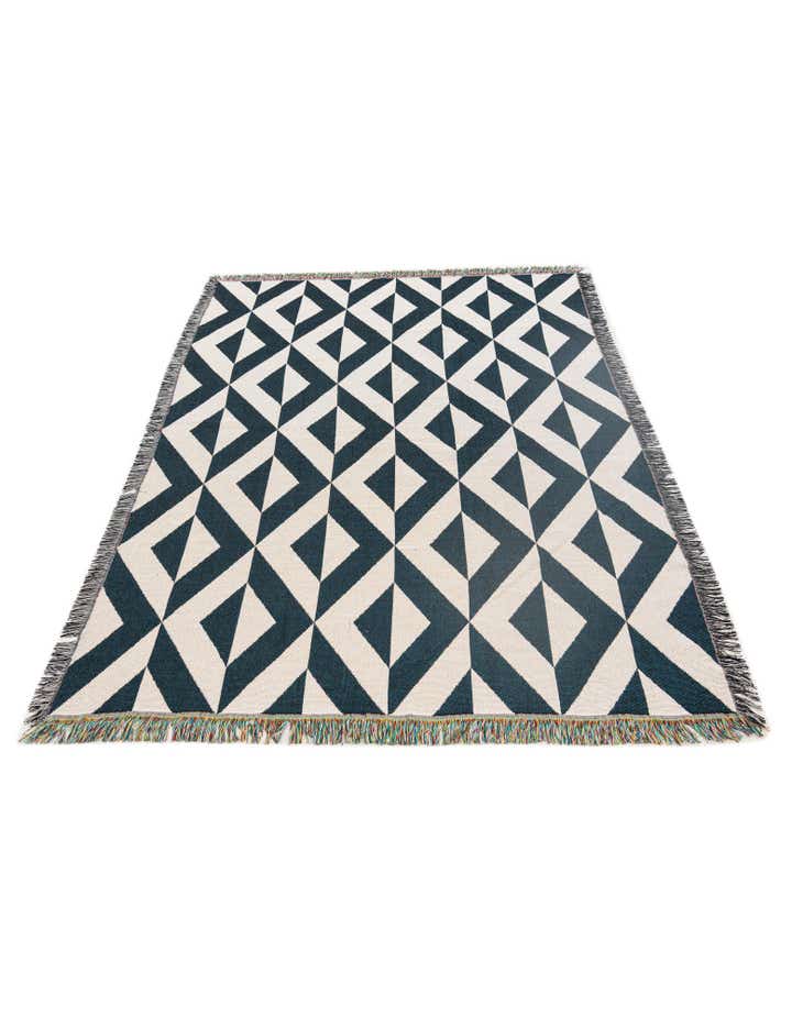 125cm x 185cm Throw Blanket