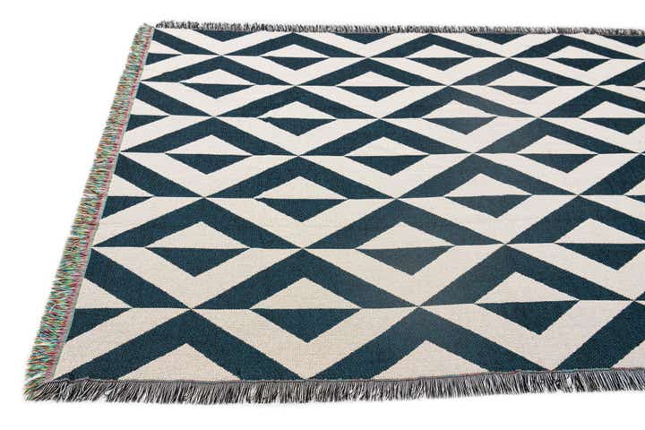 125cm x 185cm Throw Blanket