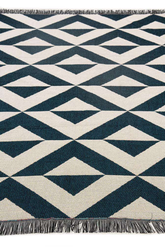 125cm x 185cm Throw Blanket