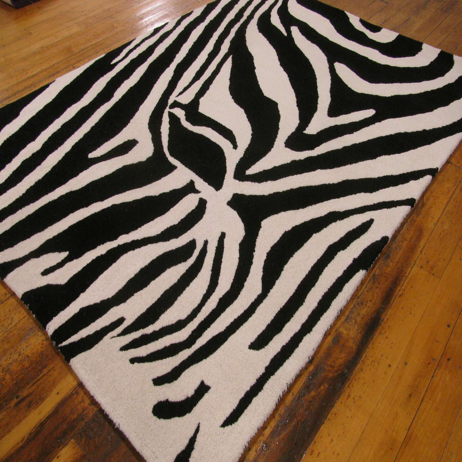 Black 5' 3 x 7' 7 Collectible Rug eSaleRugs