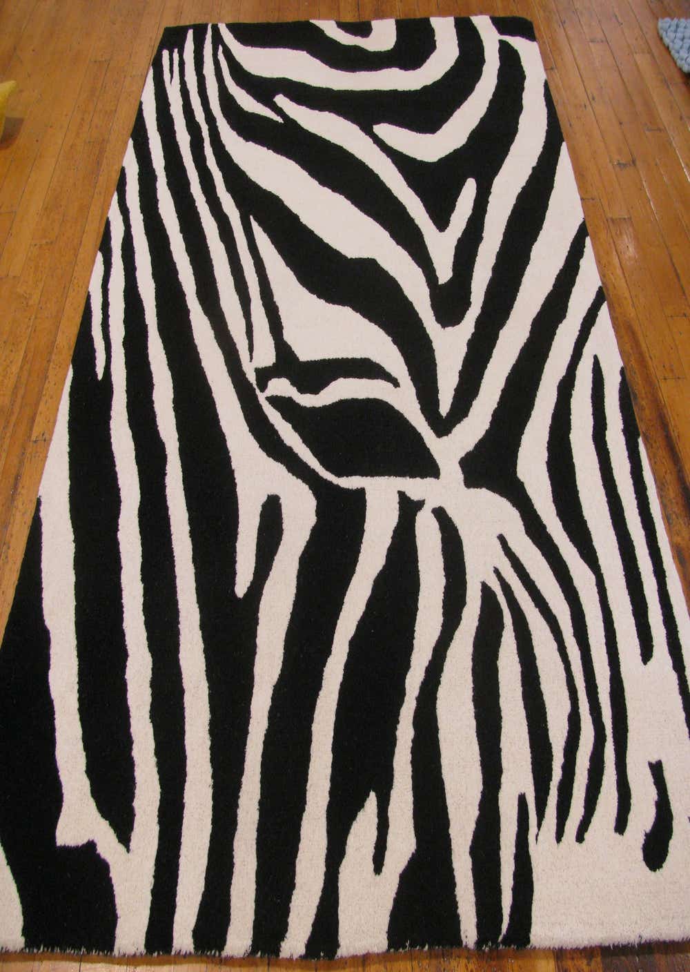 Black 5' 3 x 7' 7 Collectible Wool Rug eSaleRugs