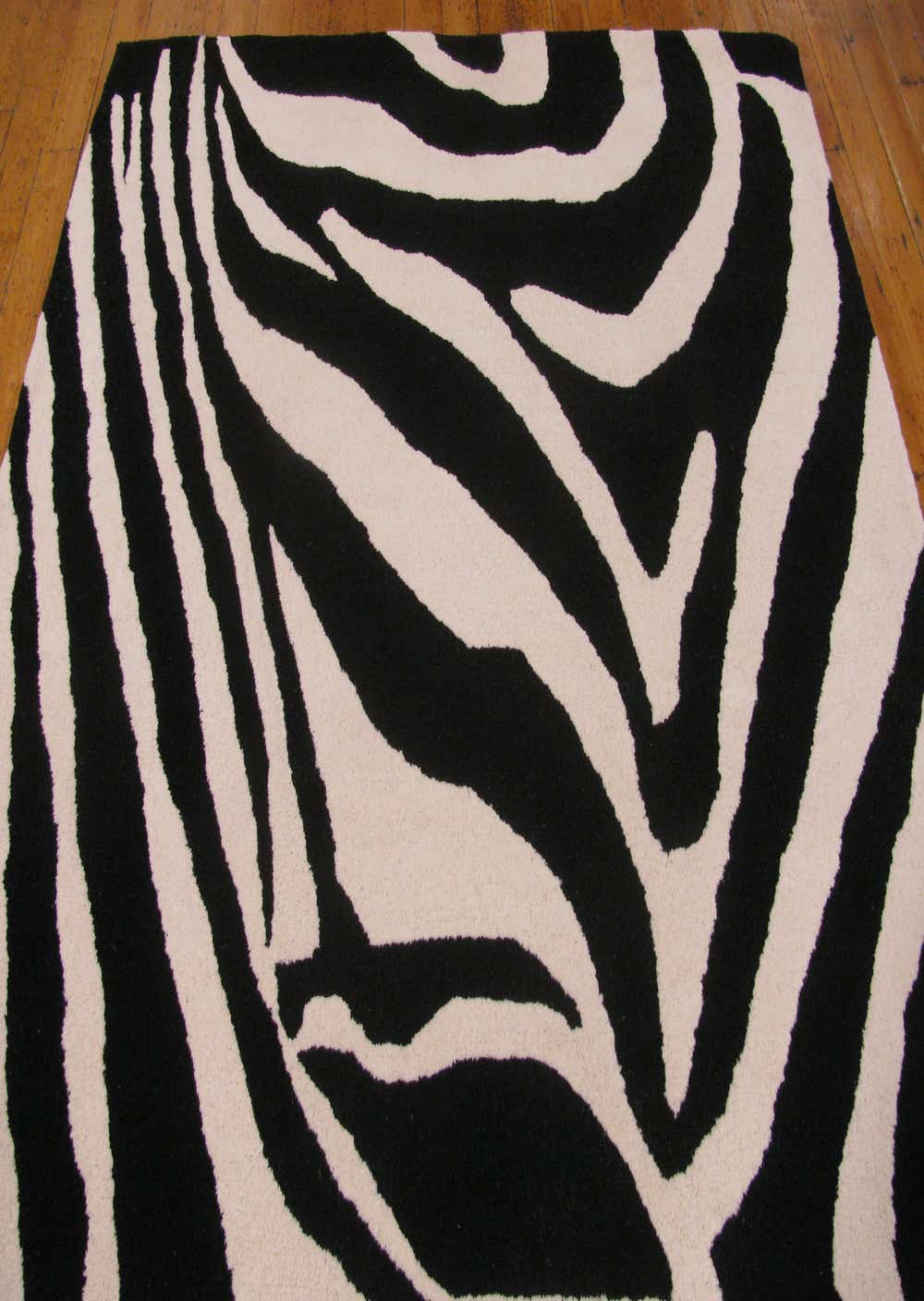 Black 5' 3 x 7' 7 Collectible Wool Rug eSaleRugs