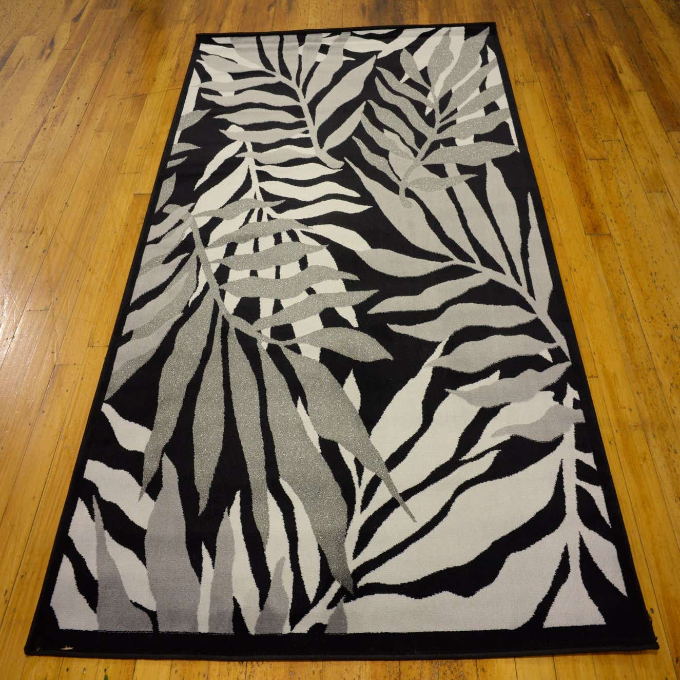 Black 5' x 7' Damask Rug eSaleRugs