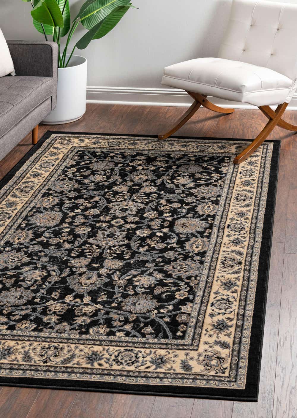 Black 4' x 6' Yasmin Rug