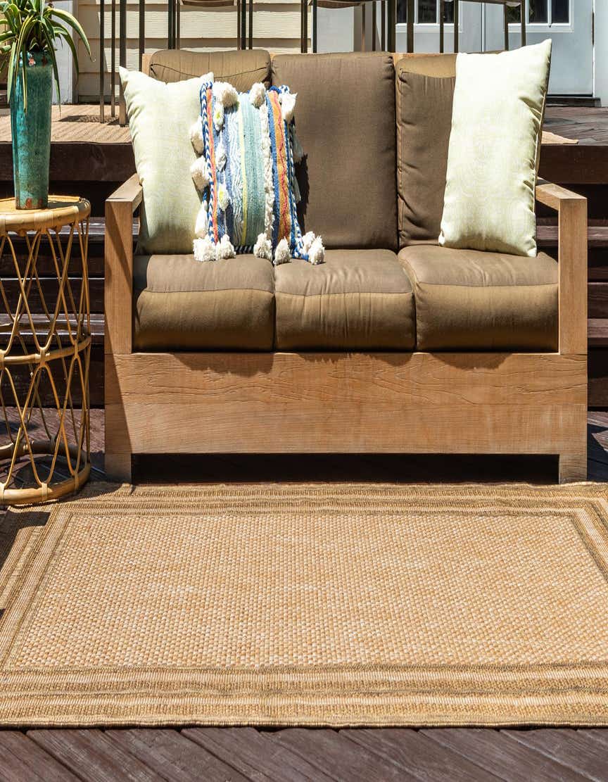 Tan 4' x 6' Outdoor Border Indoor / Outdoor Rug